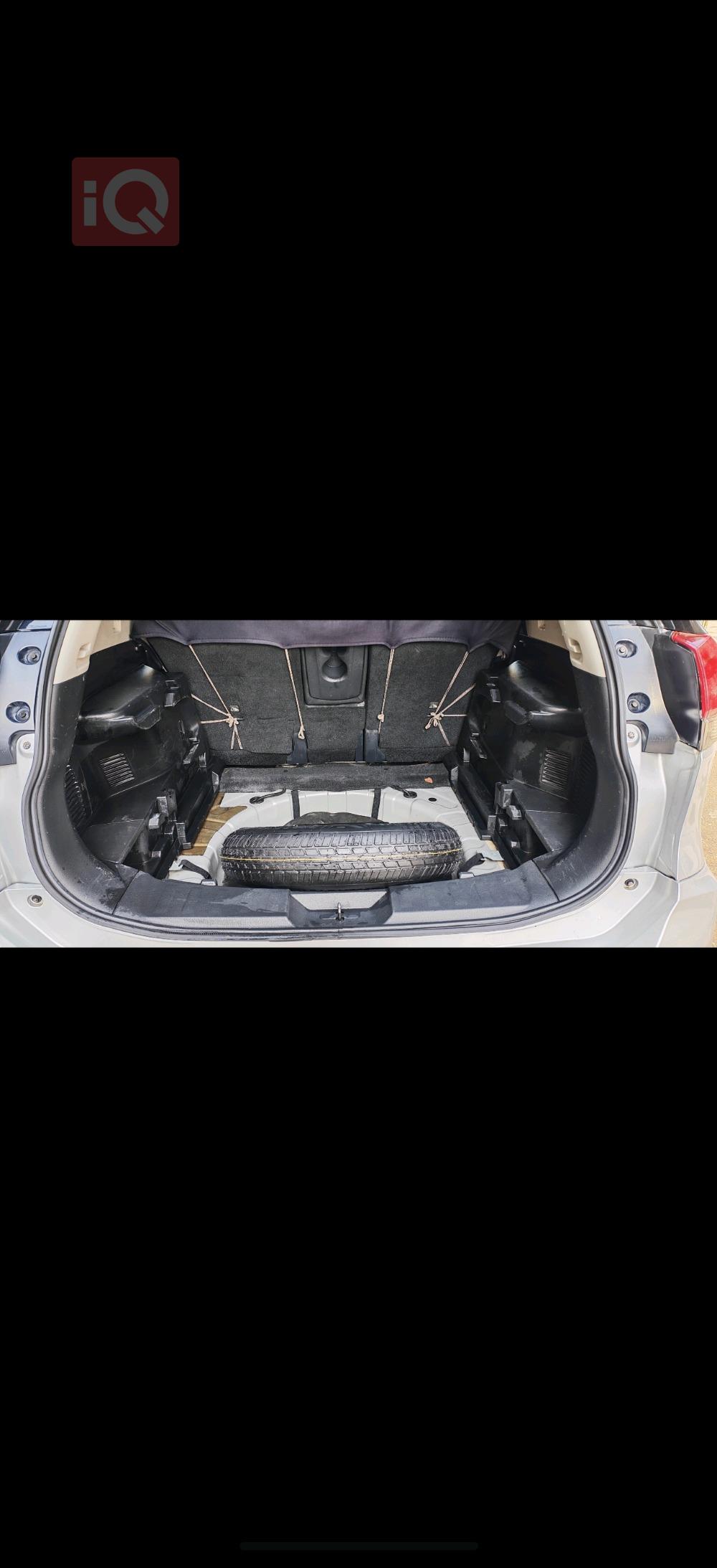 نيسان روج